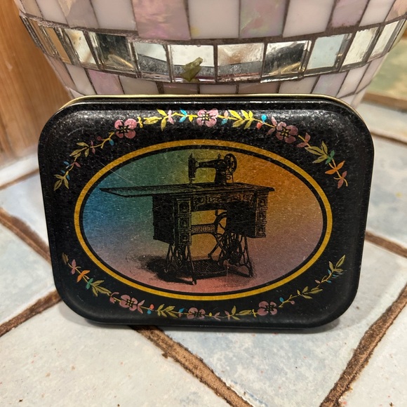 SINGER Sewing Machine 4"x3" Black and Rainbow Metal Tin Accessory Can with Lid - Picture 4 of 9